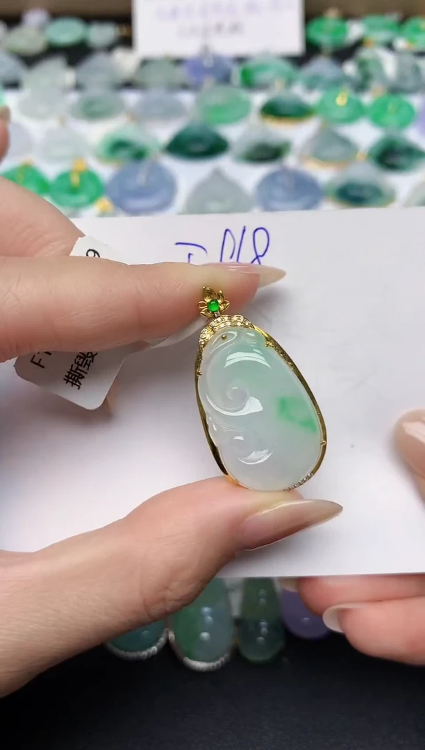 颈饰18K金镶嵌翡翠天然缅甸A货翡翠百元以上9元证书费自理