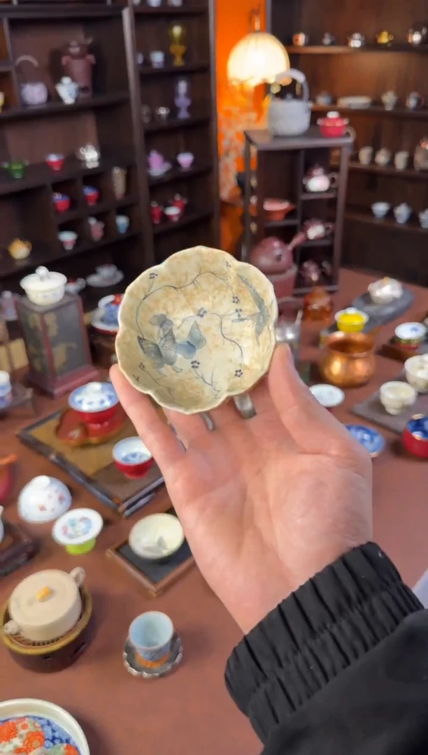 焦糖手绘蝴蝶普洱花瓣杯