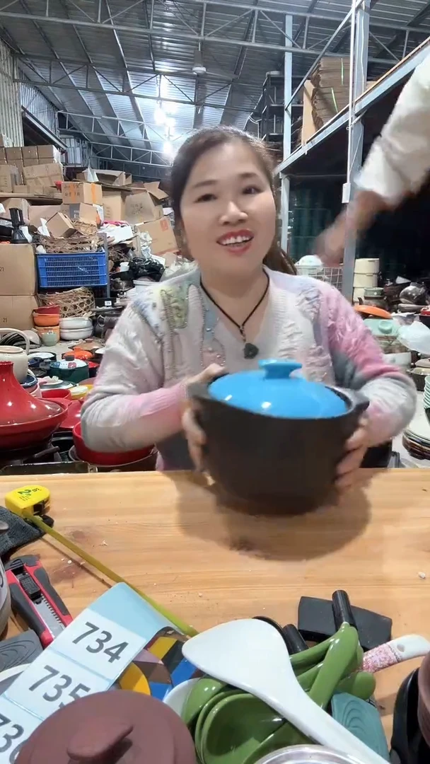 【闪购商品】6425瑕疵黑锅带盖，，