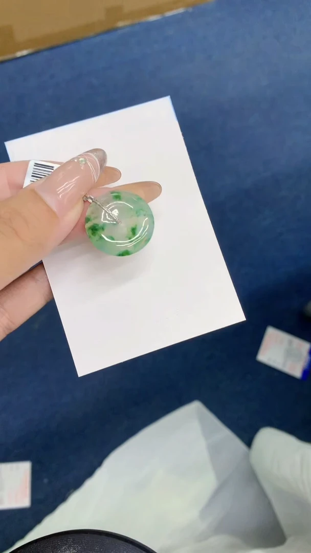 颈饰18K金镶嵌翡翠1