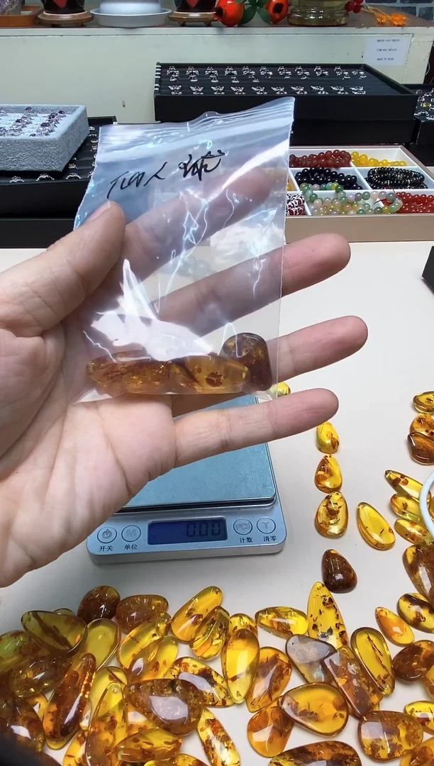 【闪购商品】琥珀吊坠(不含链)未镶嵌多样性 发其一  【56】