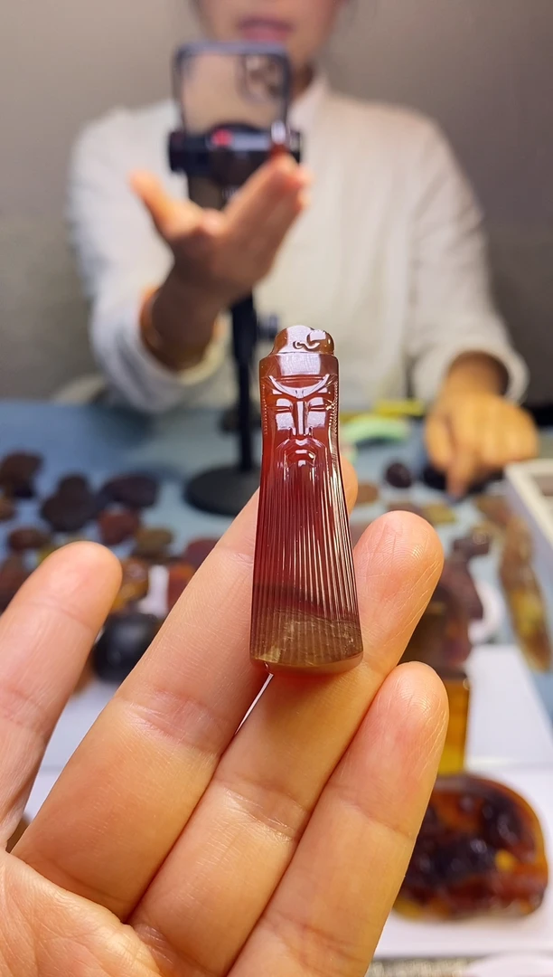 未镶嵌颈饰琥珀SN45-75（关公）