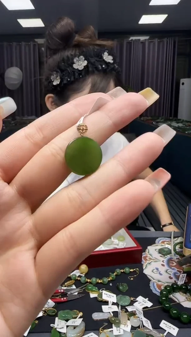 和田玉18K金镶嵌挂件1