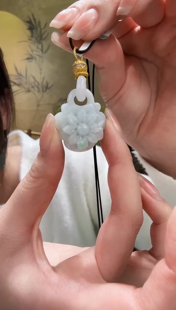 颈饰未镶嵌翡翠吊坠