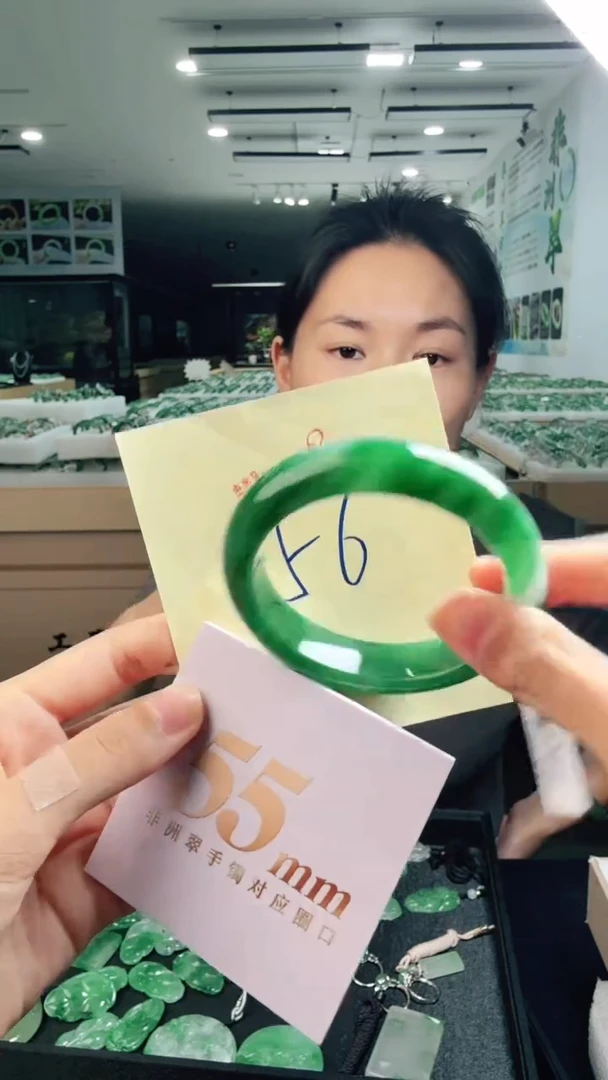 未镶嵌手镯石英质玉（非洲翠）有天然性（洒金亮片/矿点/棉线）56