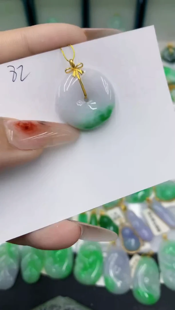 翡翠18K金镶嵌颈饰111111111