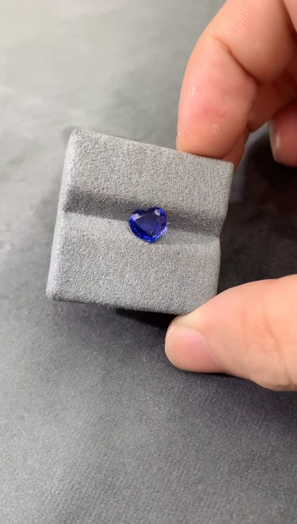 裸石蓝宝石皇家蓝 1.35CT
