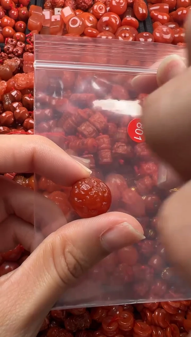 南红玛瑙未镶嵌颈饰1