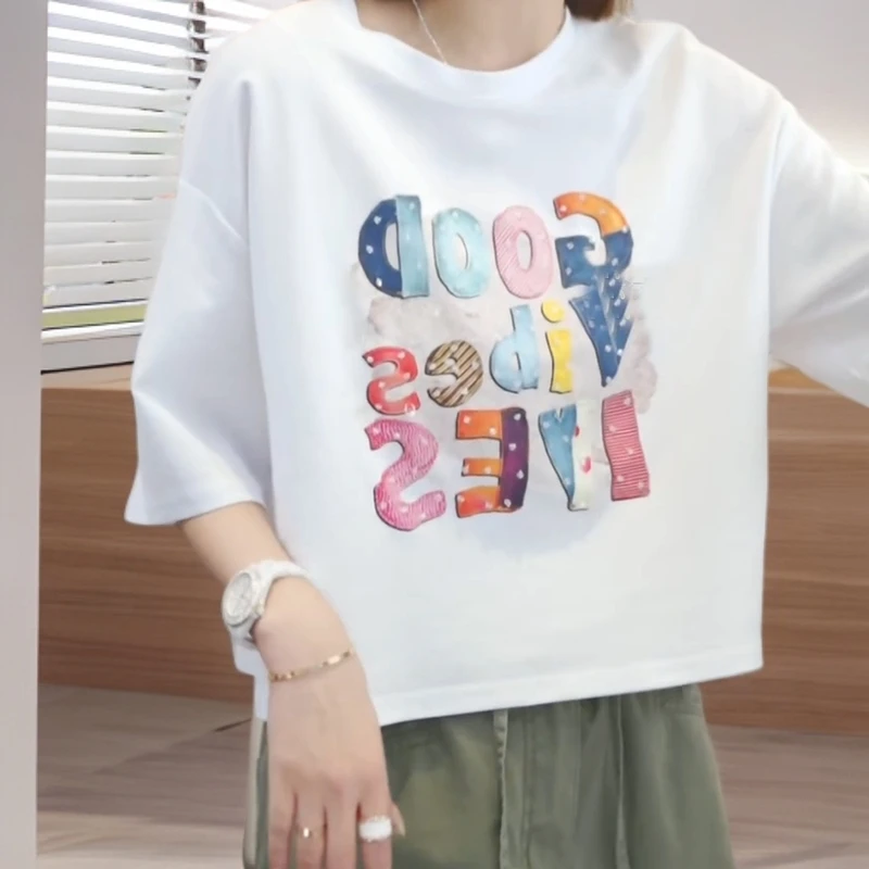 2025夏季短袖休闲风宽松透气超短上衣轻奢印花设计感T恤女