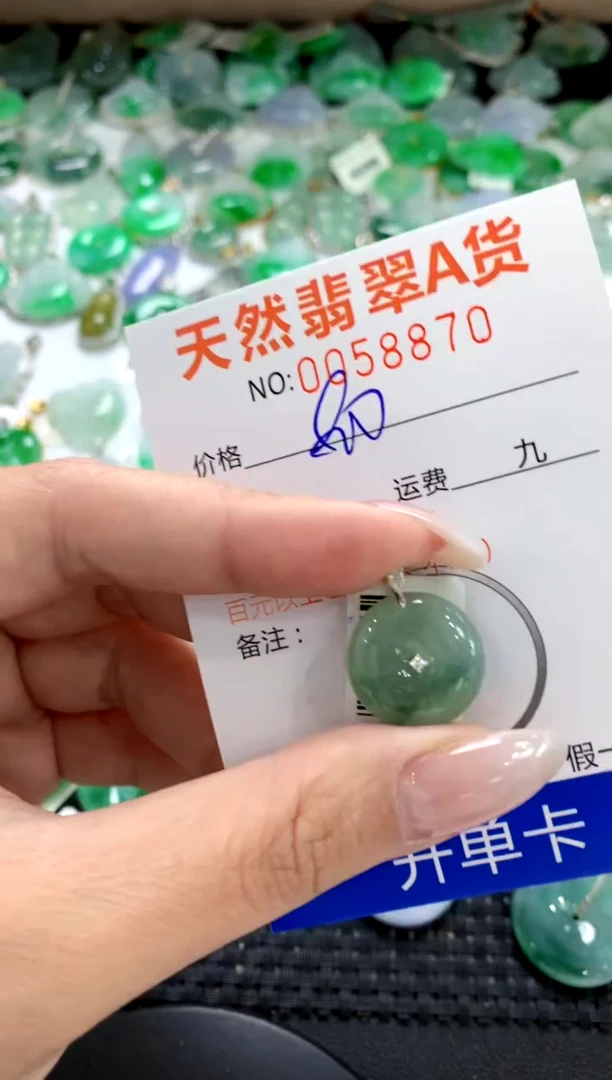 翡翠18K金镶嵌颈饰1111111111111111