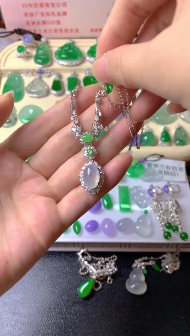 吊坠(赠链)银S925镶嵌翡翠小****8吊坠