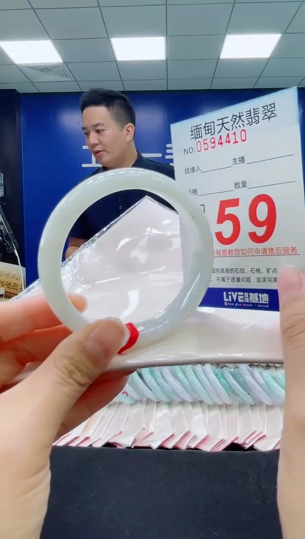 未镶嵌手镯翡翠天然翡翠手镯