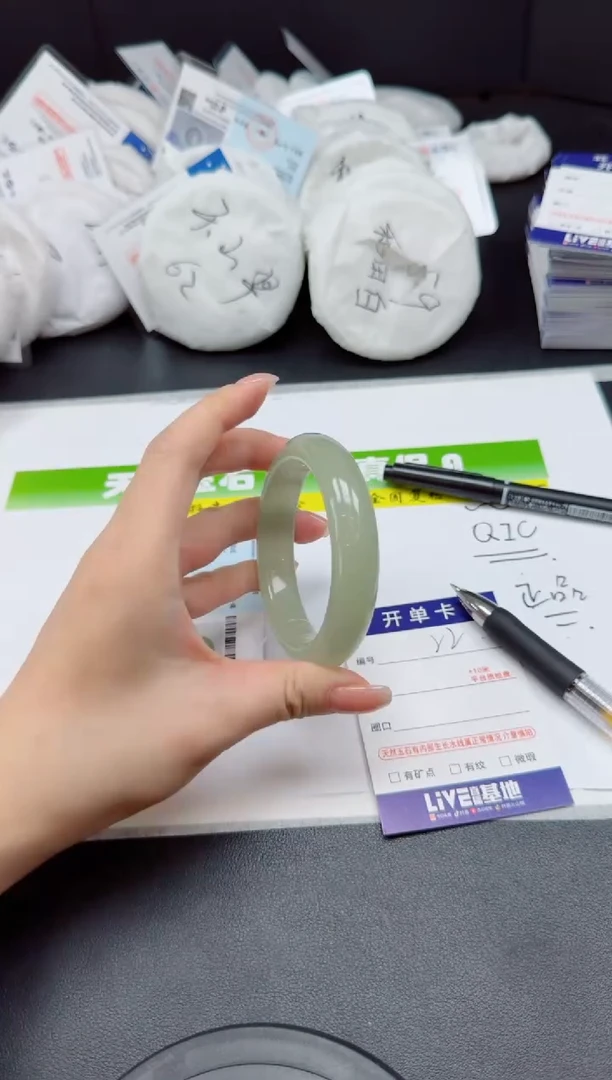 未镶嵌手镯石英质玉022-556