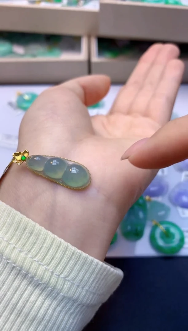 颈饰18K金镶嵌翡翠天然A货缅甸翡翠百元以上9元证书费自理