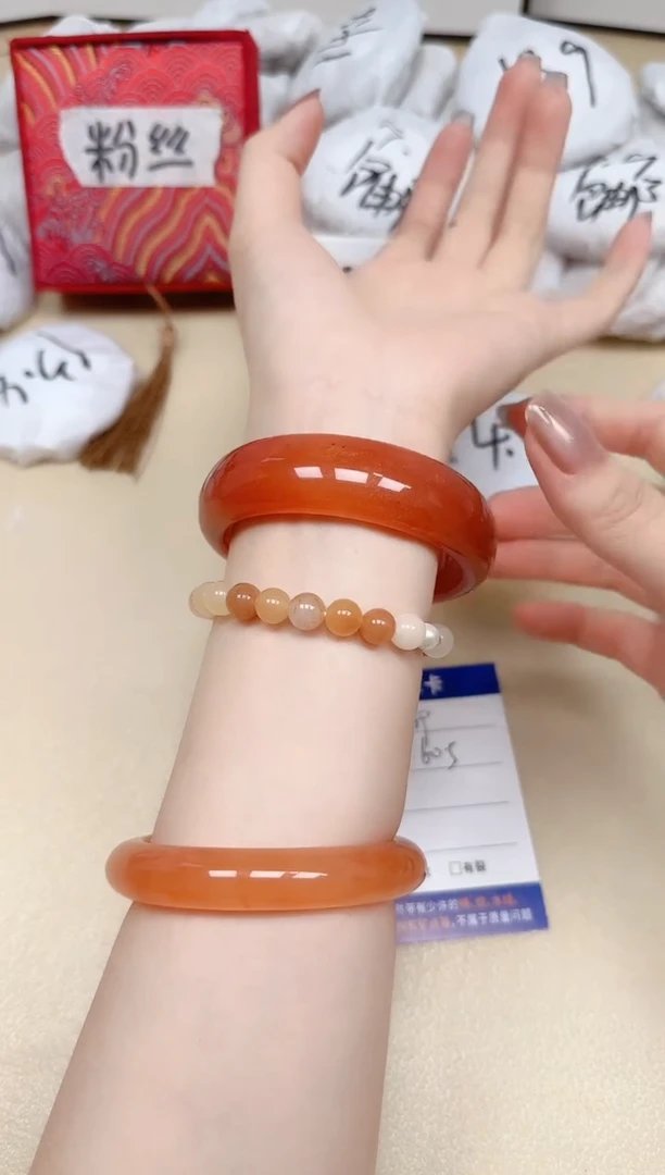 石英质玉手镯未镶嵌69/60.5