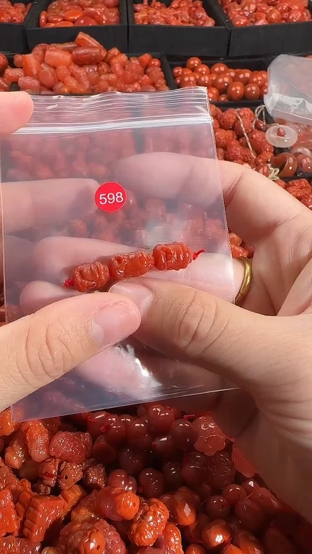 颈饰未镶嵌南红玛瑙1