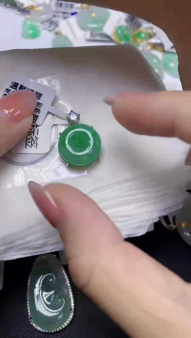 颈饰未镶嵌翡翠天然缅甸翡翠A货多样性发一件