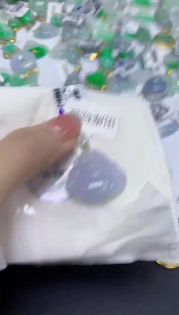 颈饰18K金镶嵌翡翠天然缅甸翡翠A货百元以上9元证书费自理