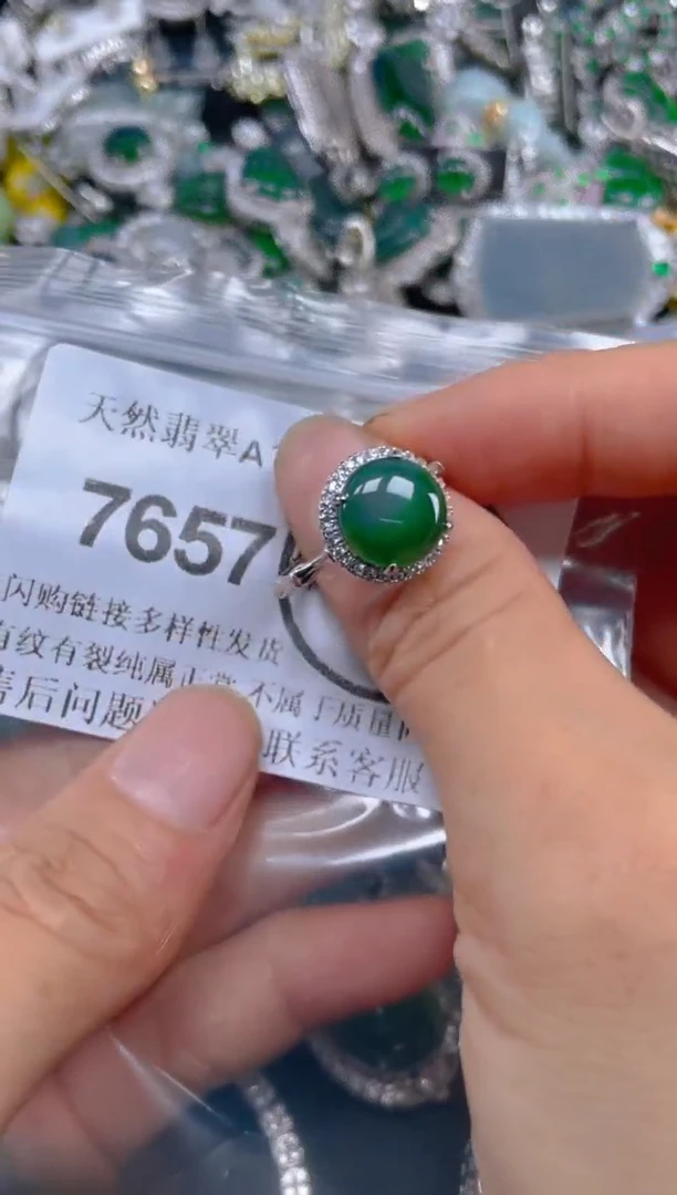 翡翠未镶嵌颈饰7657