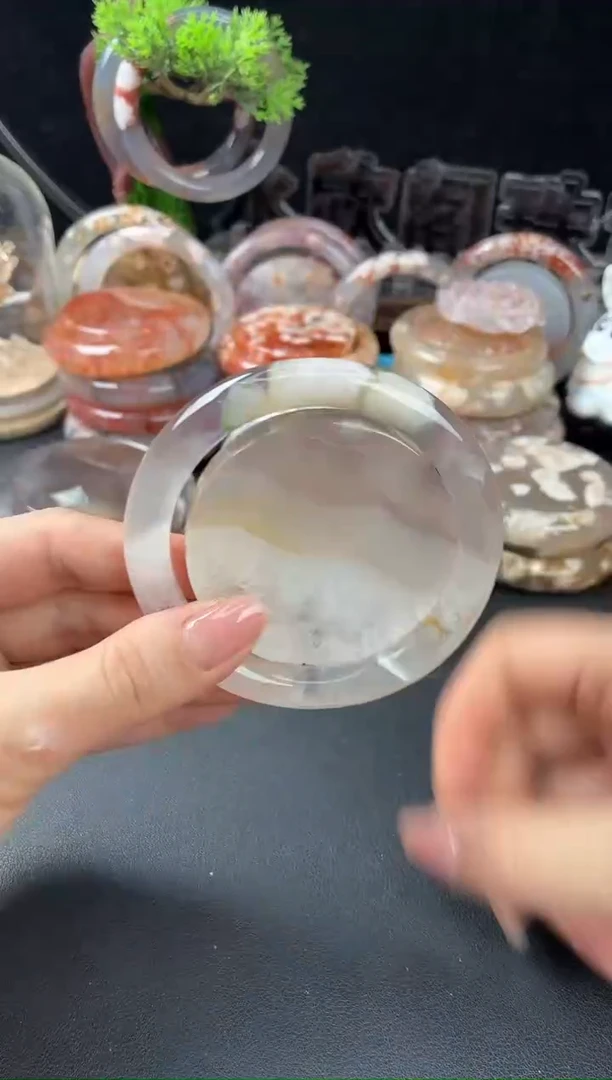 未镶嵌手镯（圆镯）石英质玉58