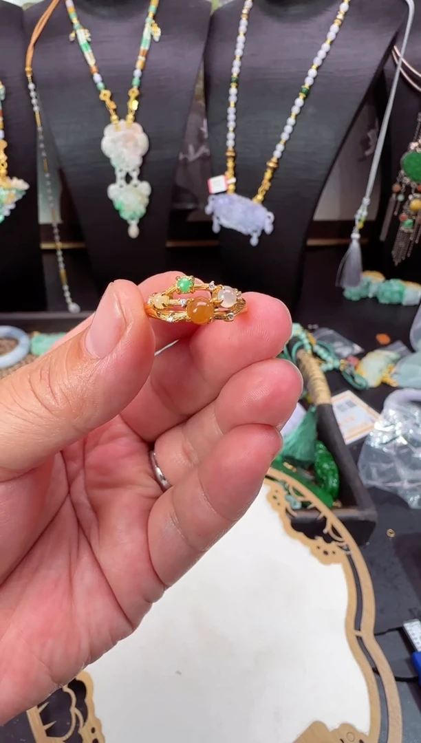 【闪购商品】翡翠颈饰未镶嵌牌子