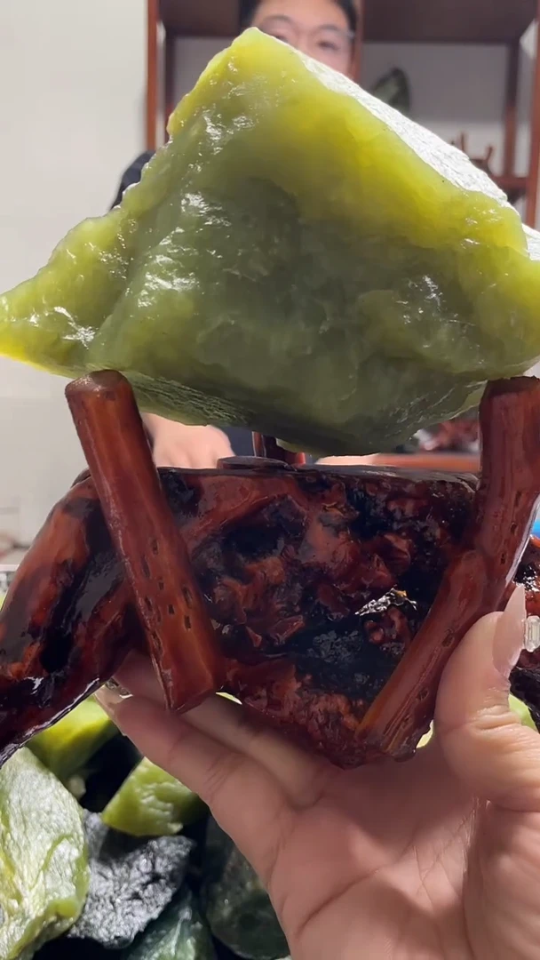 未镶嵌蛇纹石玉珠宝奇石1