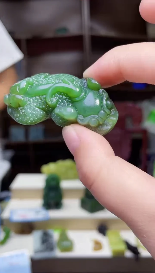 和田玉未镶嵌颈饰1