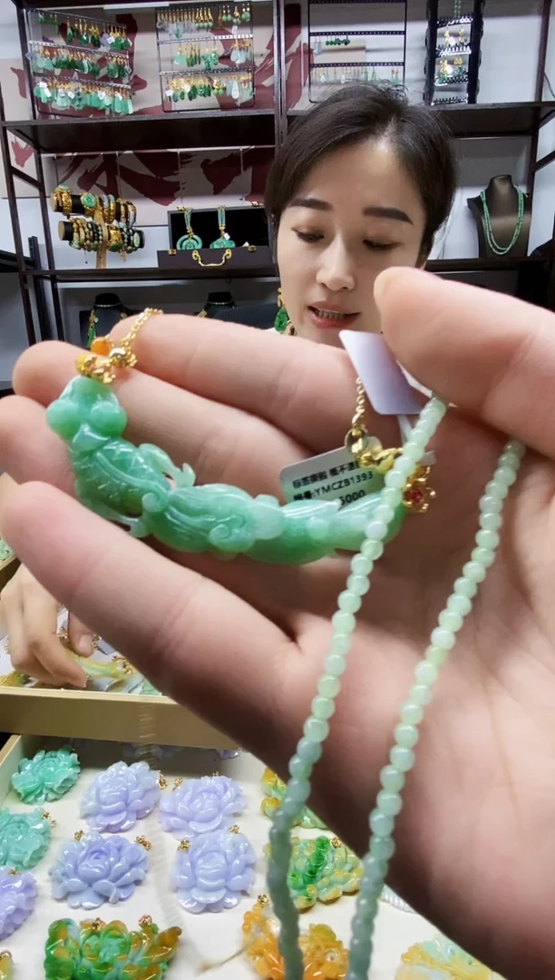 颈饰未镶嵌翡翠吊坠