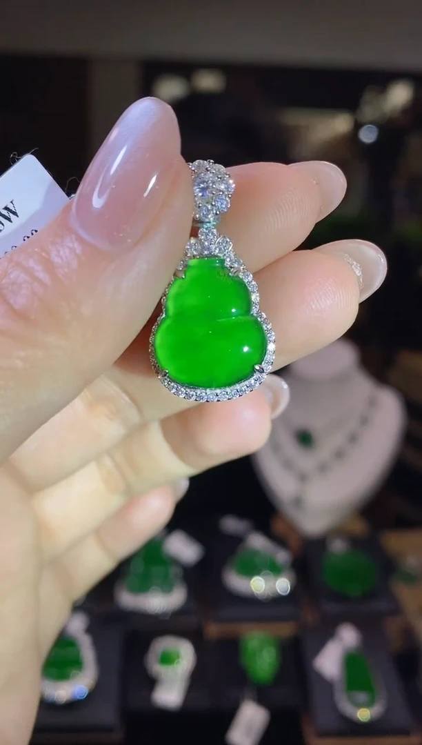 【闪购商品】翡翠吊坠(不含链)未镶嵌翡翠吊坠