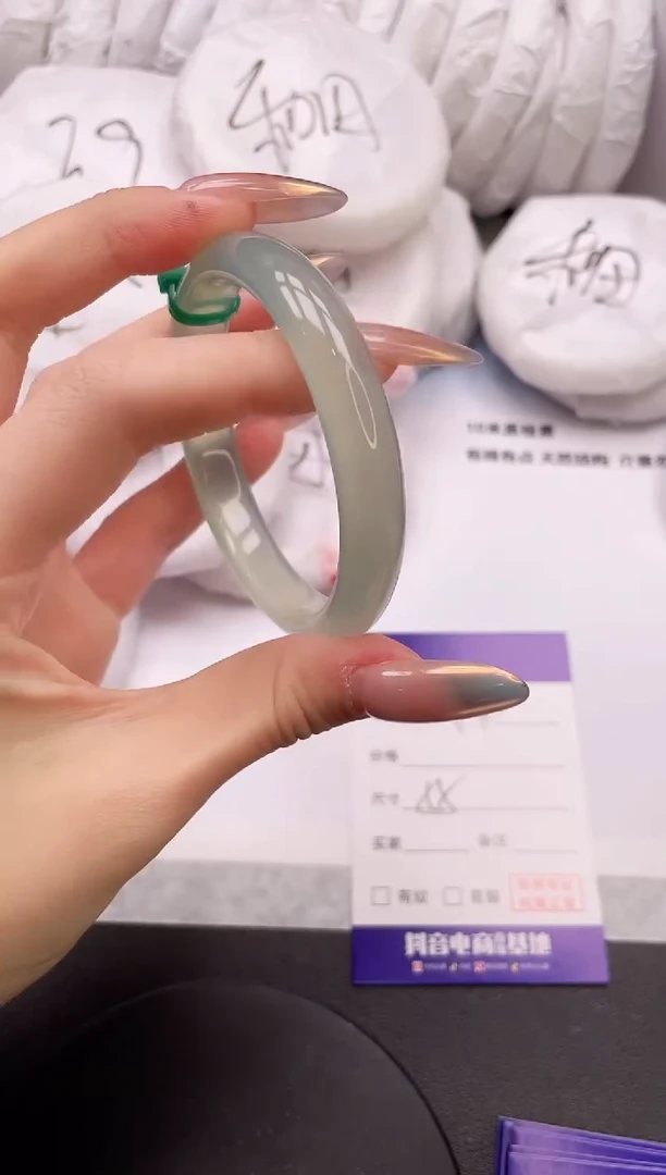 【闪购商品】石英质玉手镯未镶嵌19L94-54