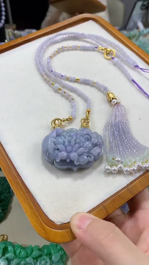 颈饰未镶嵌翡翠吊坠