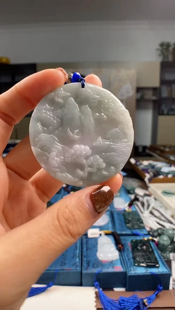 颈饰未镶嵌翡翠  多样性发其一