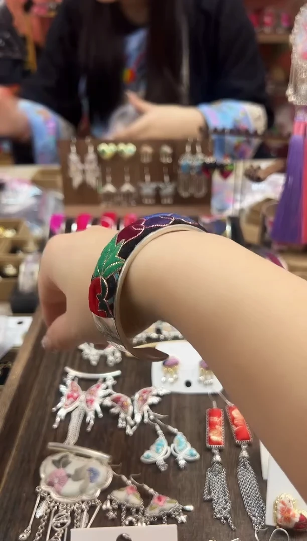 【闪购商品】织绣民族风老绣饰品277