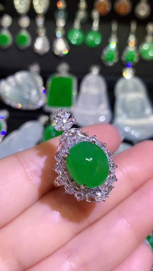 【闪购商品】翡翠颈饰18K金镶嵌高冰满绿大蛋面吊坠戒指两用款