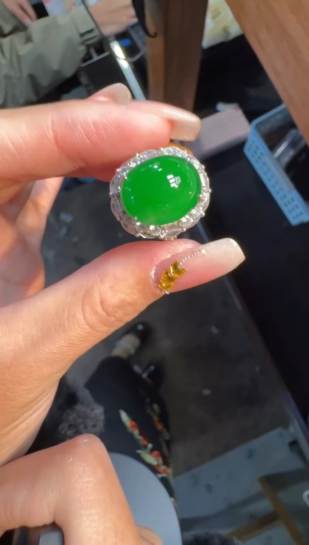 未镶嵌定制翡翠翡翠A货有轻微色差属于正常现象，戒指多样性发货1