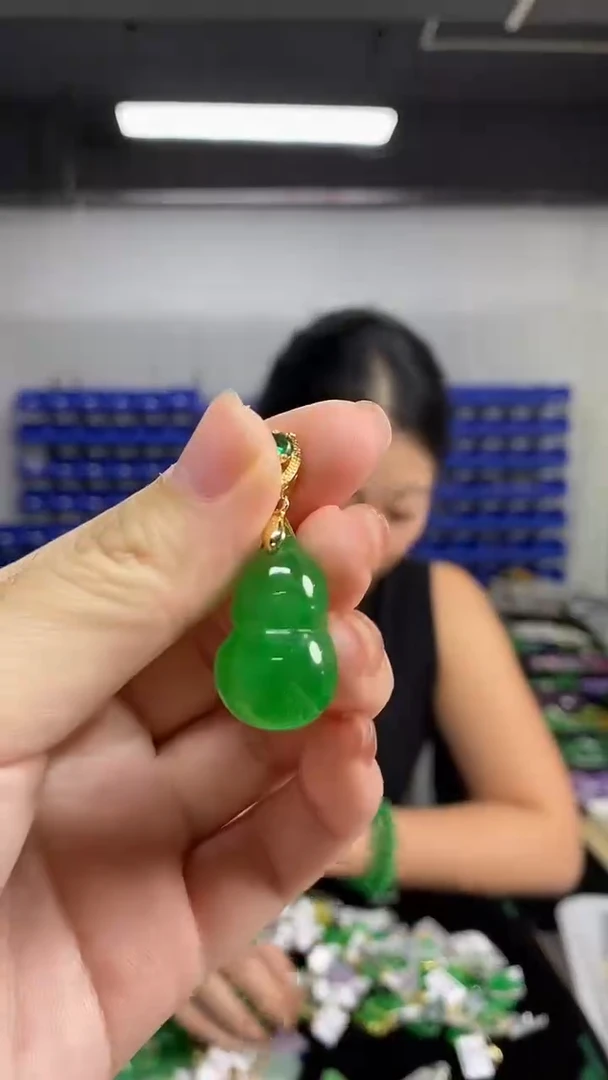 颈饰未镶嵌翡翠多样性发其一颜色微差