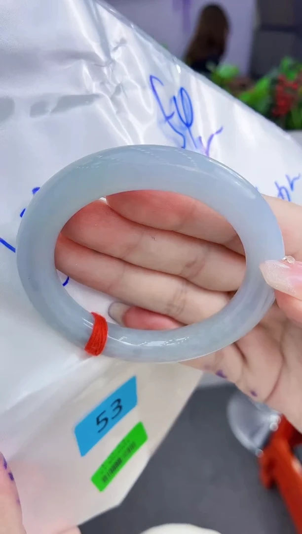 翡翠手镯未镶嵌翡翠手镯