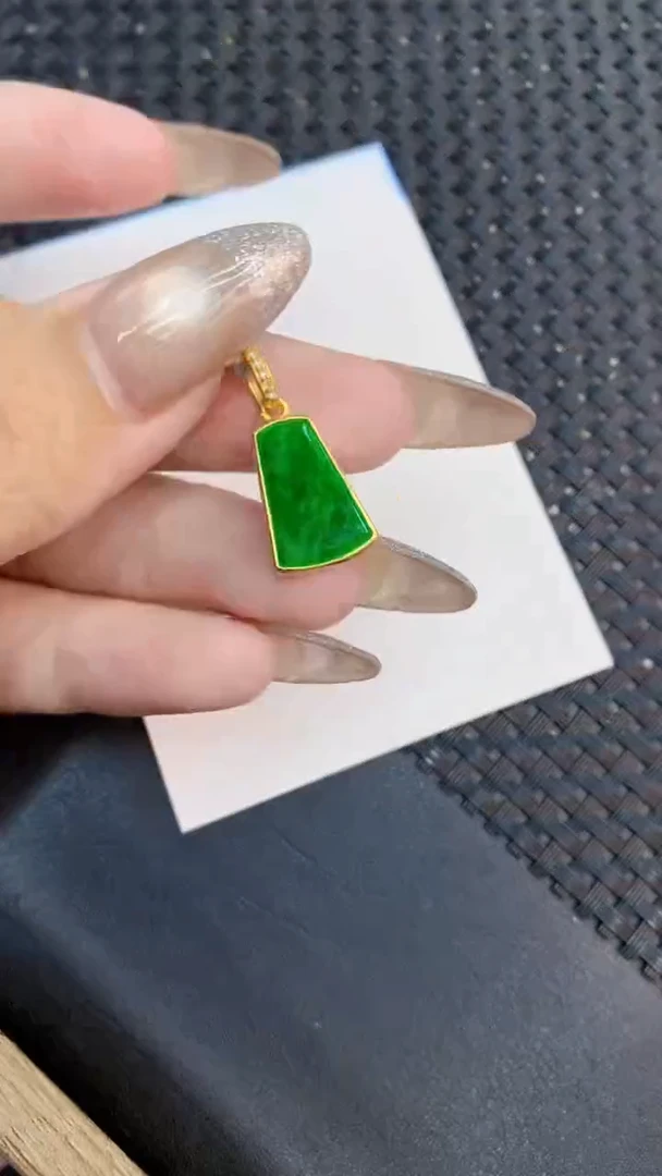 颈饰未镶嵌翡翠1