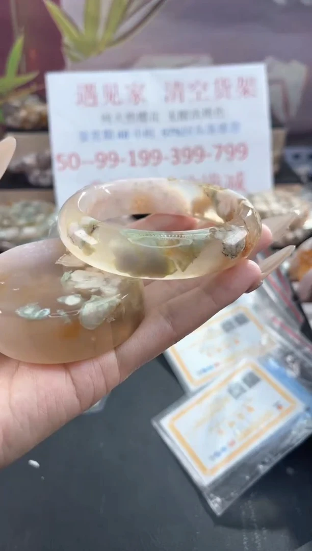 未镶嵌手镯石英质玉60