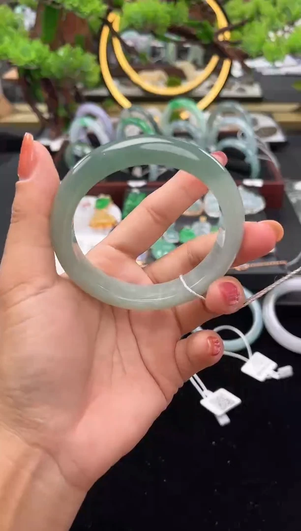 未镶嵌手镯翡翠手镯