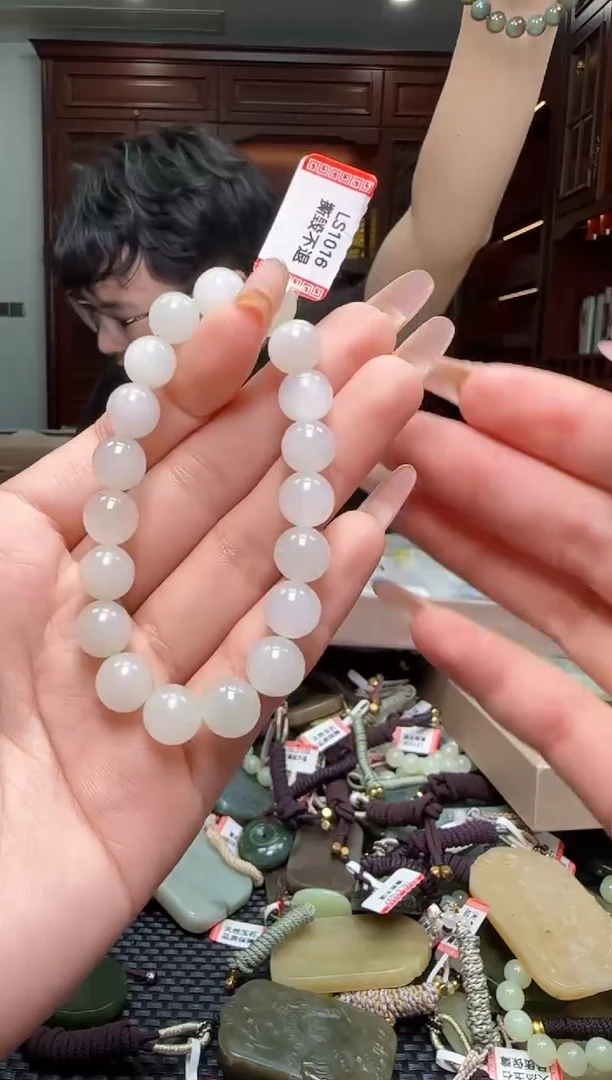 颈饰未镶嵌和田玉多样性发一