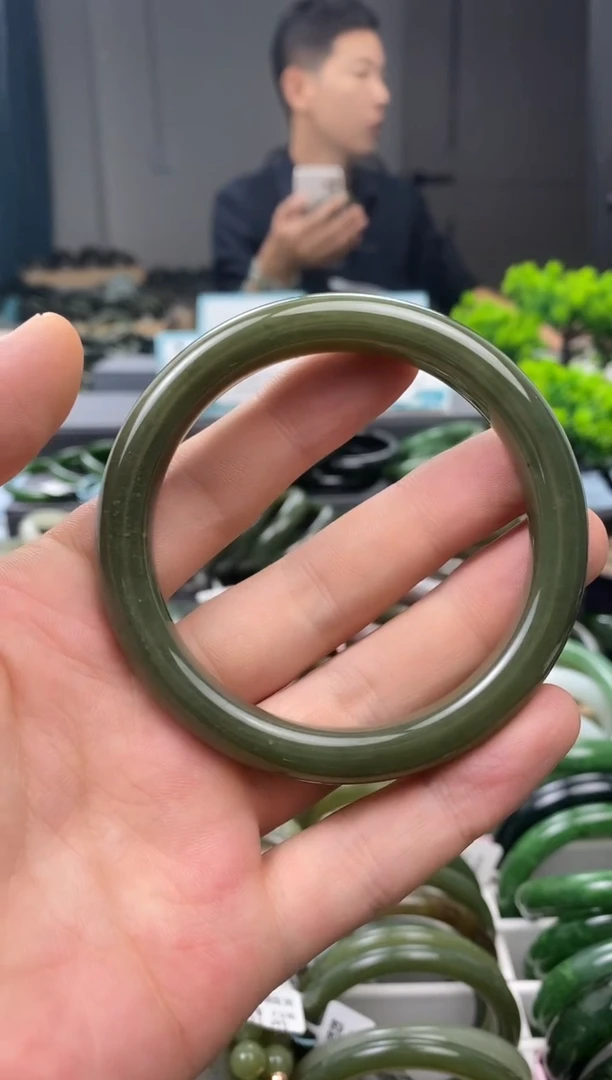 未镶嵌手镯和田玉60