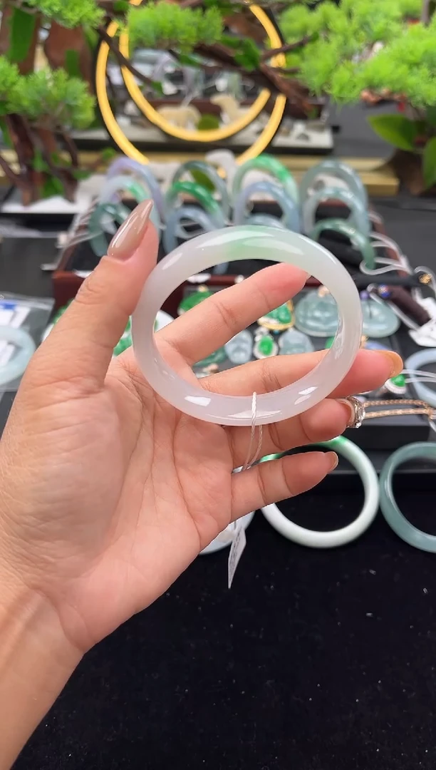 未镶嵌手镯翡翠手镯