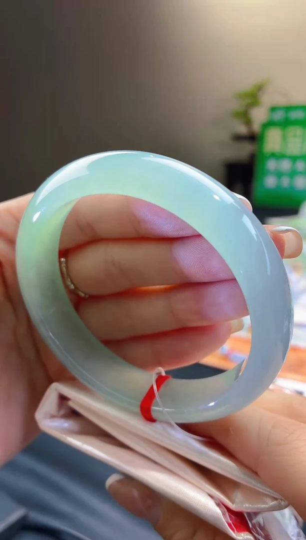 未镶嵌手镯（贵妃镯）翡翠A6