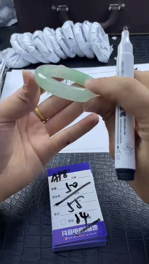 时尚大女王女款精美美人镯A98