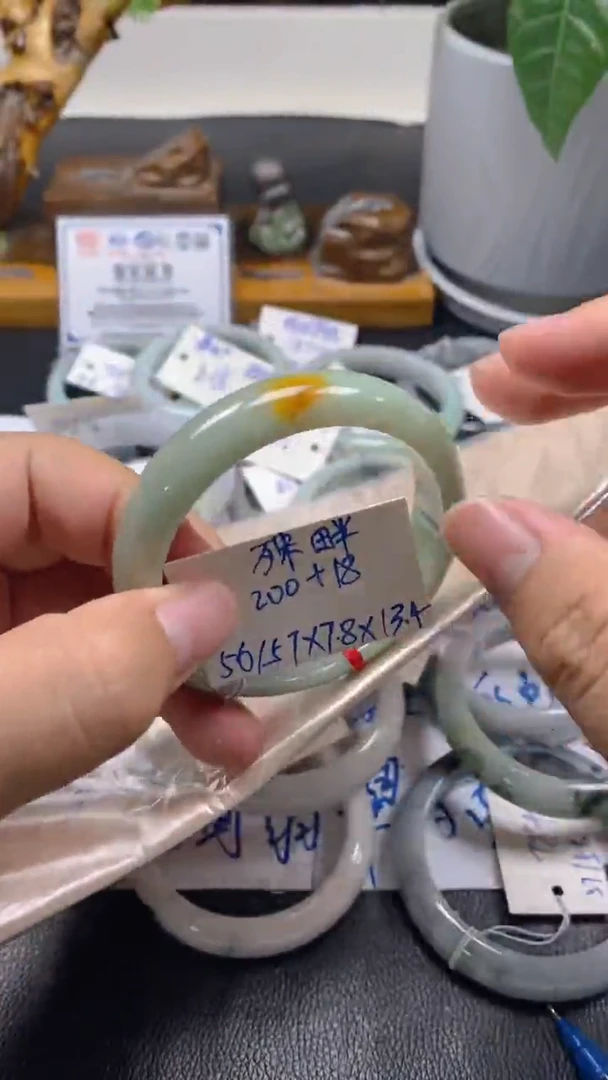 未镶嵌手镯翡翠殊*翡翠