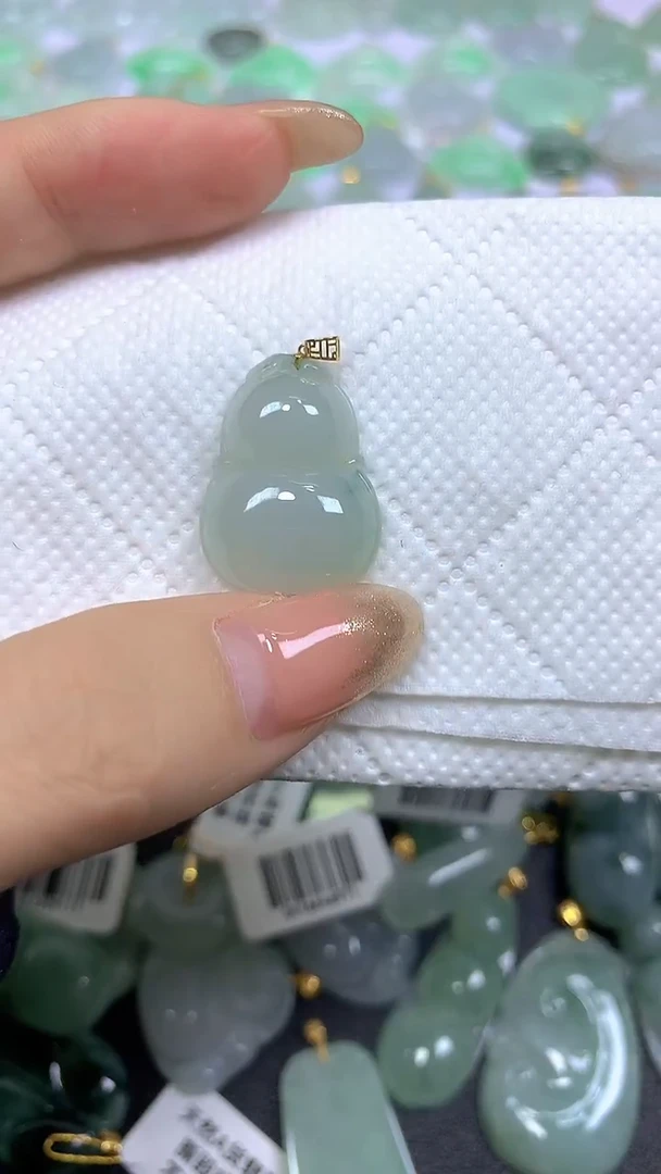 颈饰18K金镶嵌翡翠A货