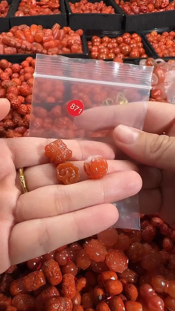 颈饰未镶嵌南红玛瑙1