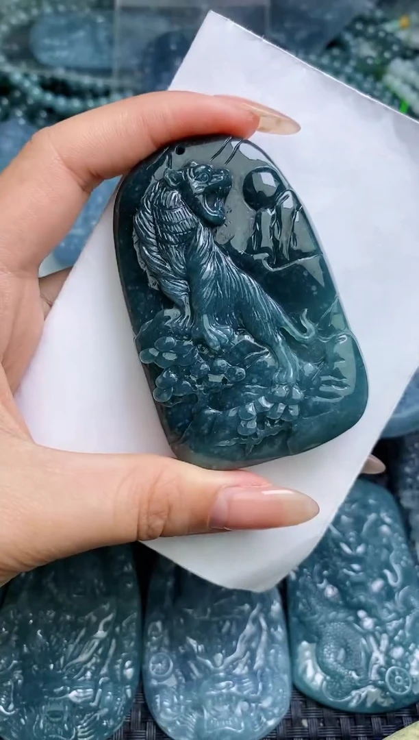 【闪购商品】翡翠颈饰未镶嵌          