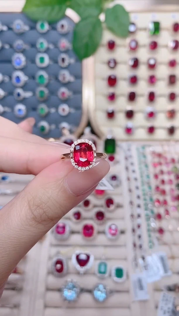 18K金镶嵌碧玺戒指碧玺2.7ct